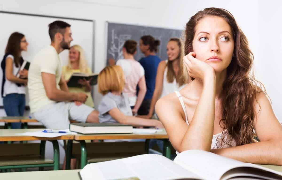 Секс за зачет проводит студентка в очках