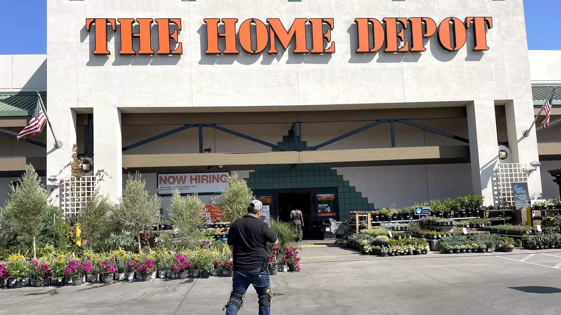 How much do they pay at Home Depot California?