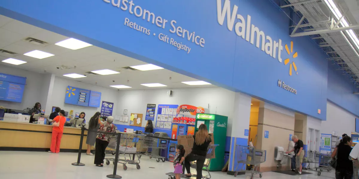 What Time Does Customer Service Close at Walmart?